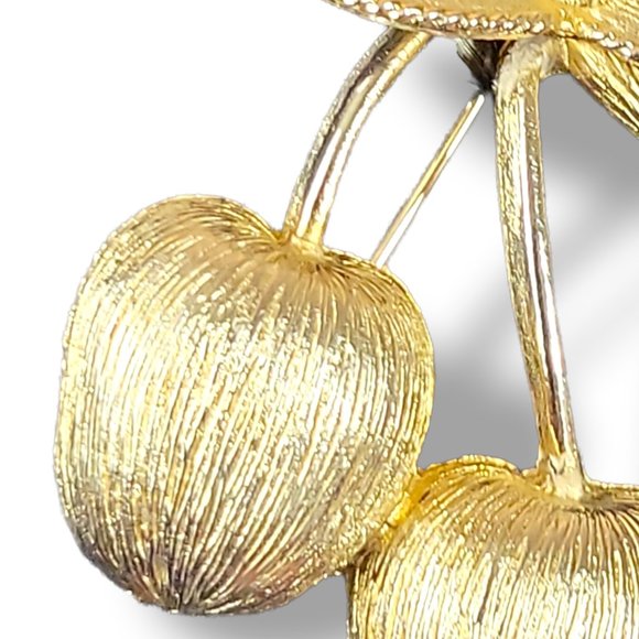 Vintage Brooch Signed Sarah Coventry Gold Tone Cherries - Picture 4 of 8